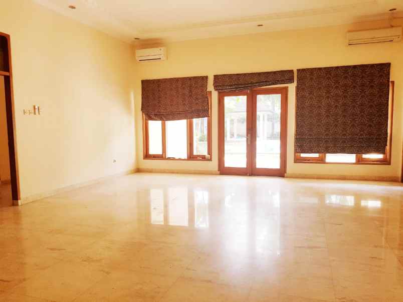 dijual rumah dikemang jakarta selatan