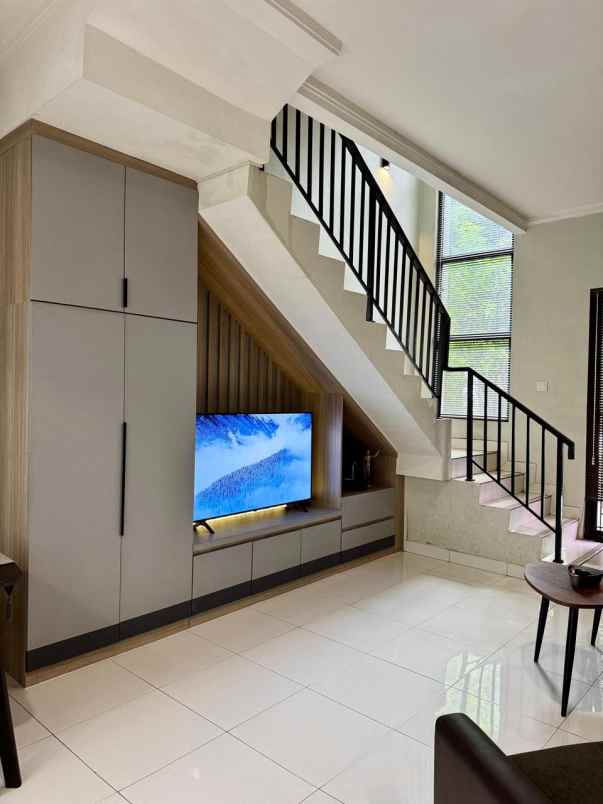 dijual rumah discovery bintaro