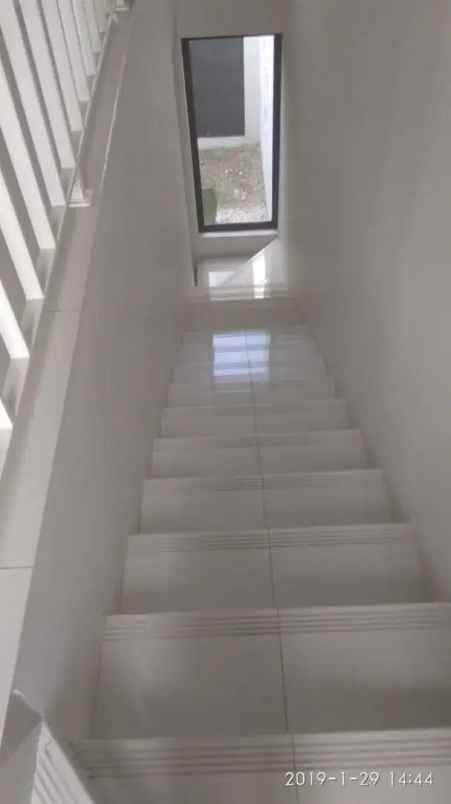 dijual rumah discovery bintaro jaya