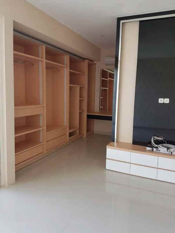 dijual rumah eastcoast pakuwon city