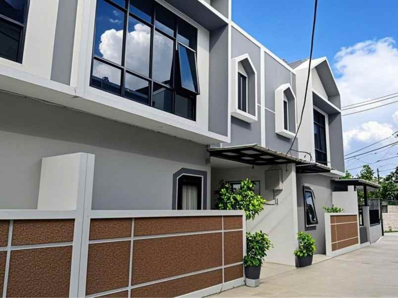 dijual rumah gn swadaya