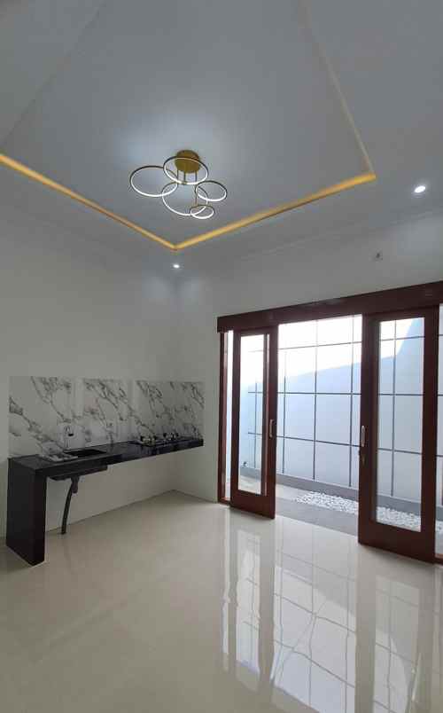 dijual rumah godean km 8