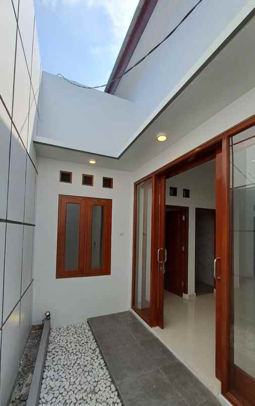 dijual rumah godean km 8