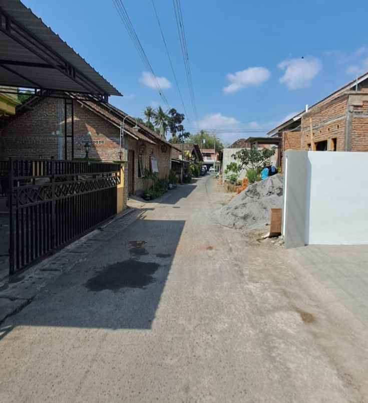 dijual rumah godean km 8