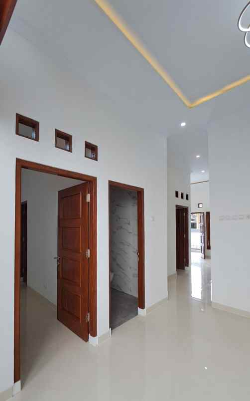 dijual rumah godean km 8