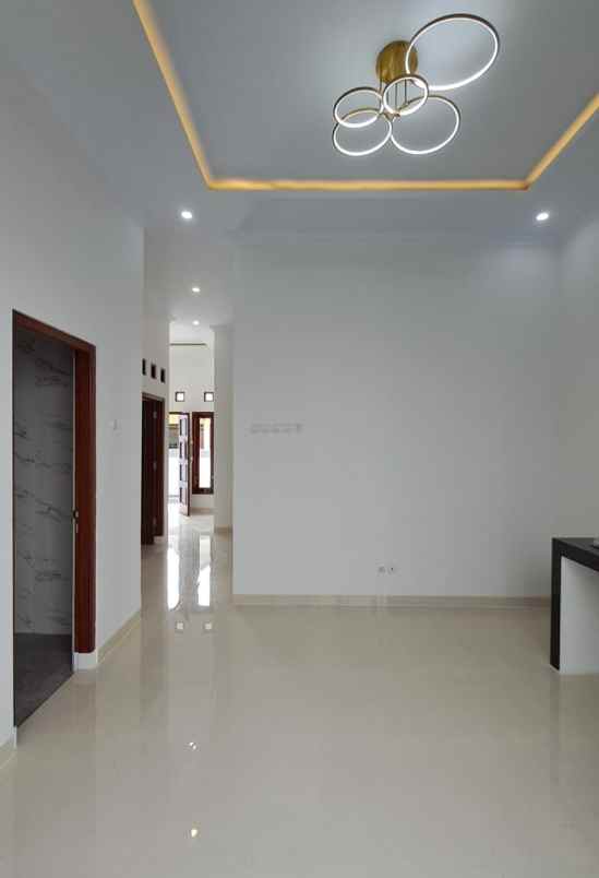 dijual rumah godean km 8