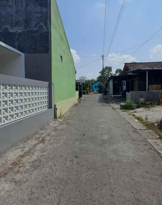 dijual rumah godean km 8