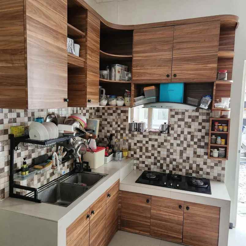 dijual rumah graha estetika