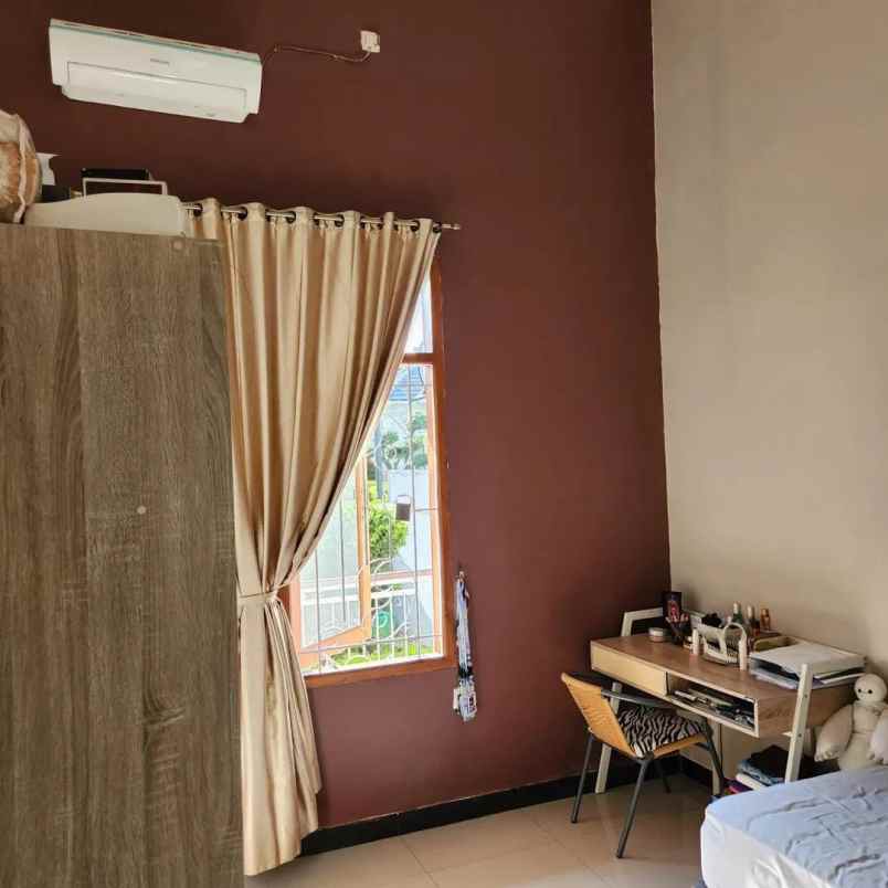 dijual rumah graha estetika