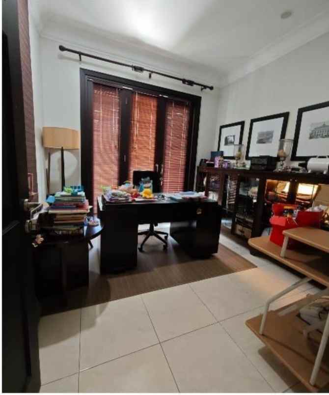 dijual rumah graha famili