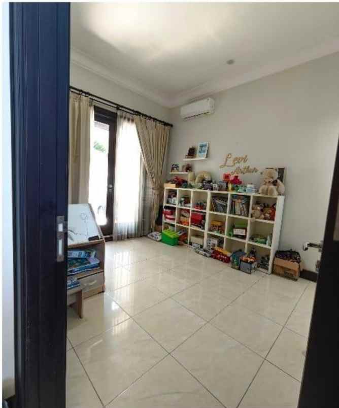 dijual rumah graha famili