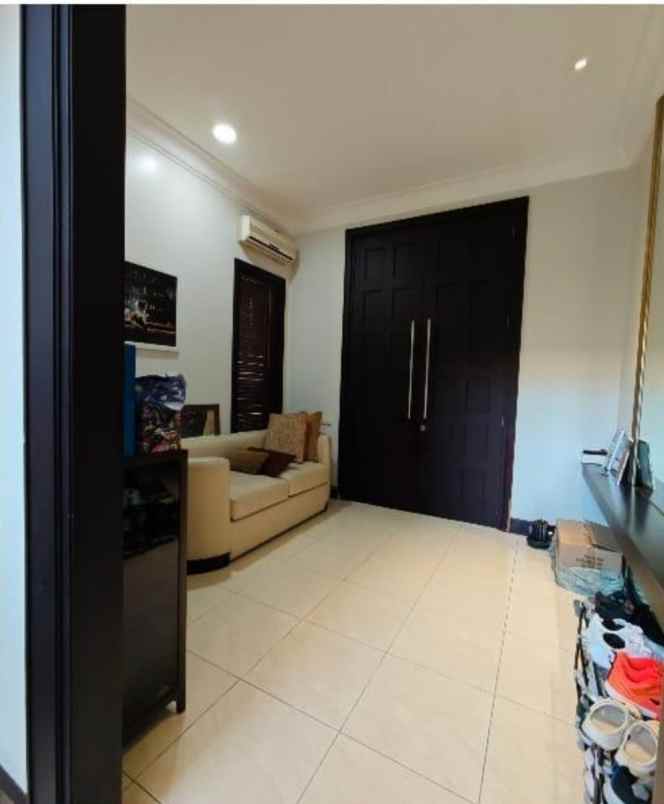 dijual rumah graha famili