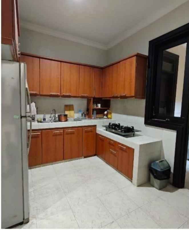 dijual rumah graha famili