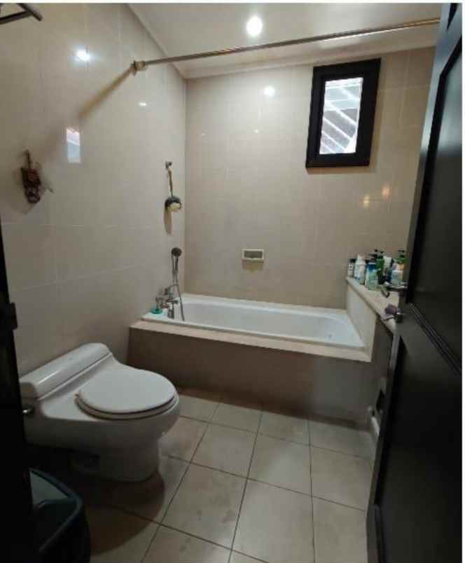 dijual rumah graha famili