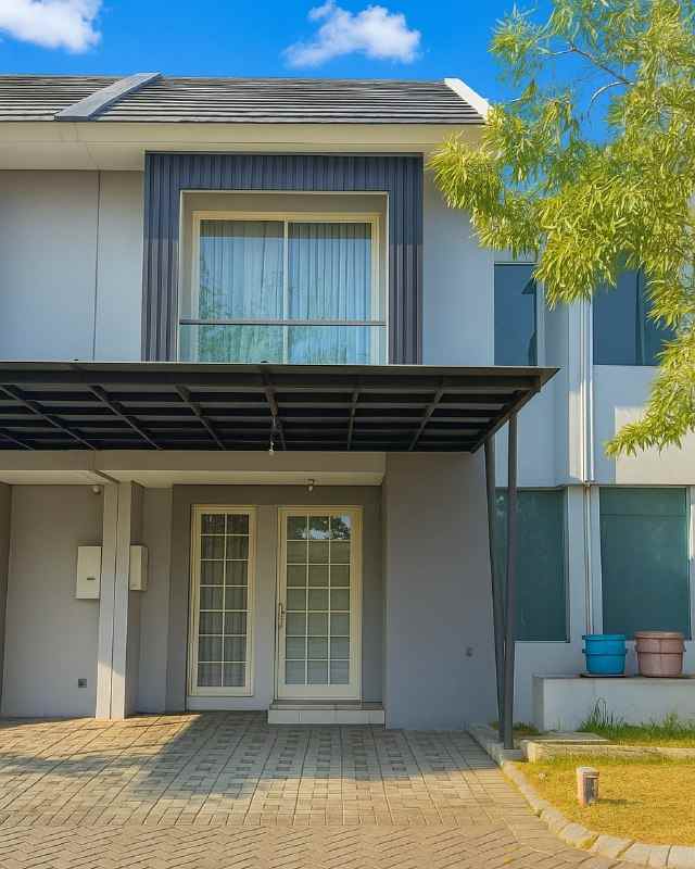 dijual rumah grand pakuwon