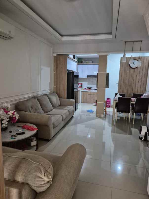 dijual rumah green lake city cluster
