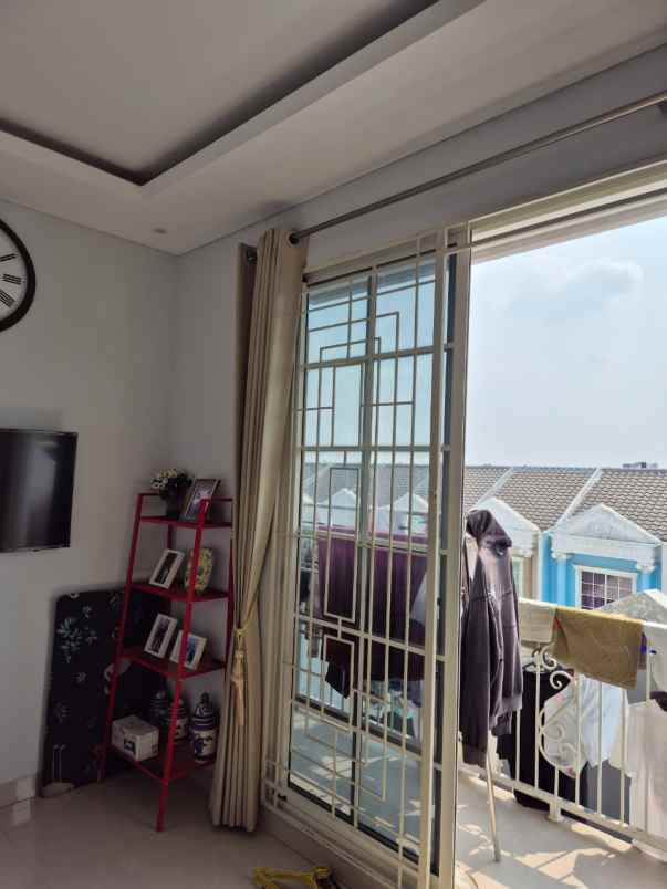 dijual rumah green lake city cluster
