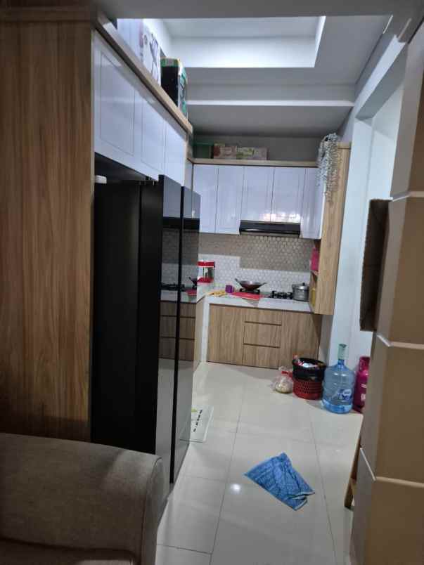 dijual rumah green lake city cluster