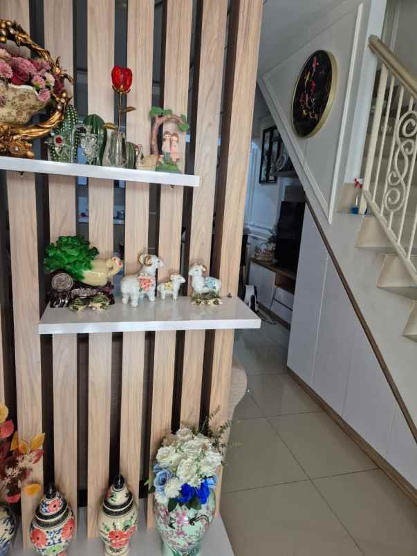 dijual rumah green lake city cluster