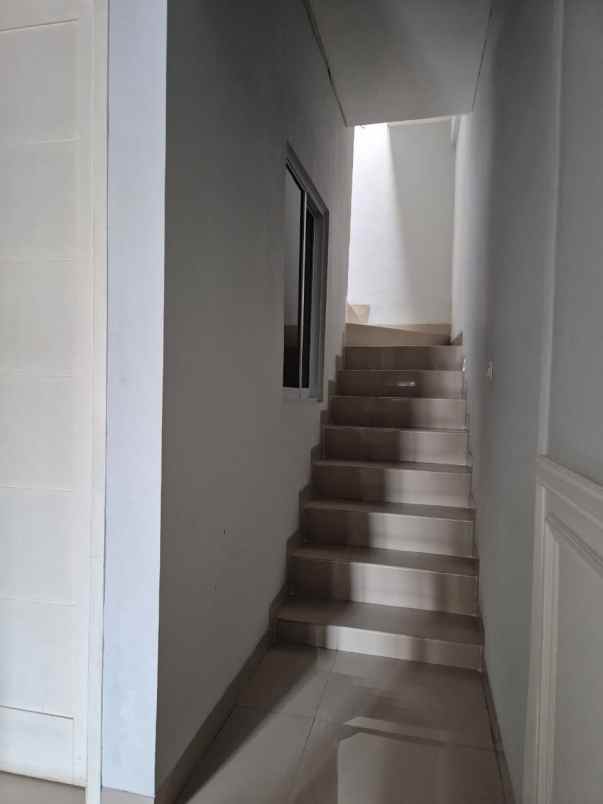 dijual rumah green lake city cluster