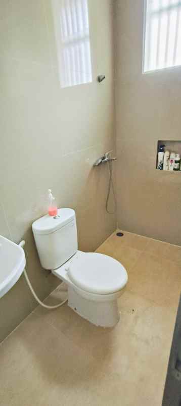 dijual rumah greenland