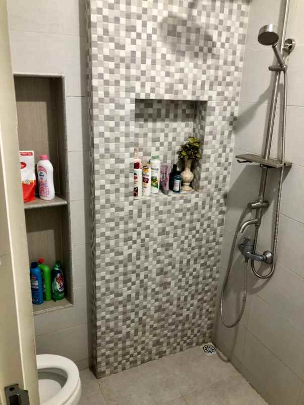 dijual rumah heavenland park cluster