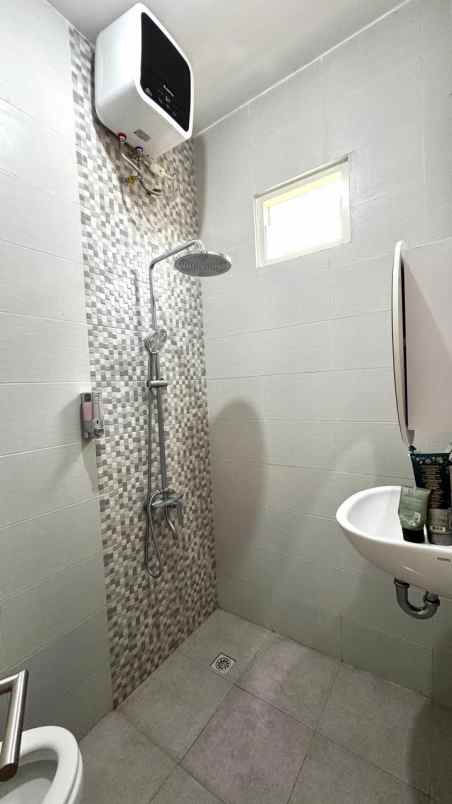 dijual rumah heavenland park cluster