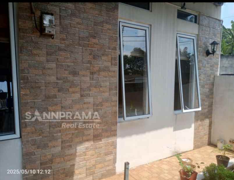 dijual rumah hook 1 5 lantai di griya melati mas gdc