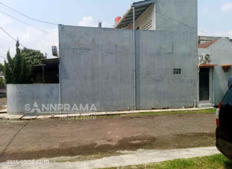 dijual rumah hook 1 5 lantai di griya melati mas gdc