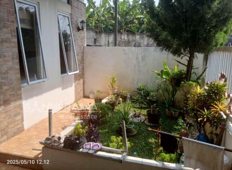 dijual rumah hook 1 5 lantai di griya melati mas gdc