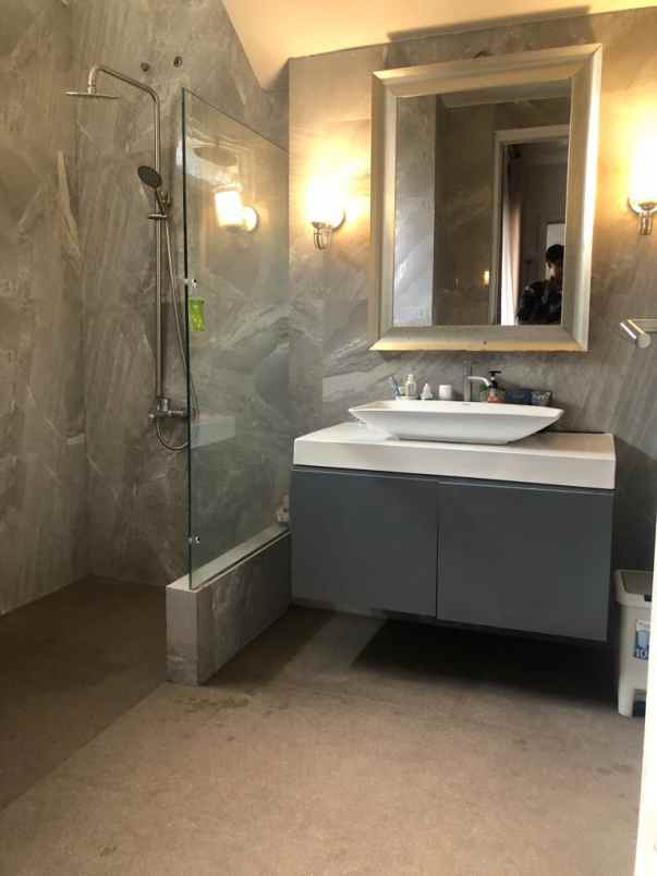 dijual rumah jakarta garden city