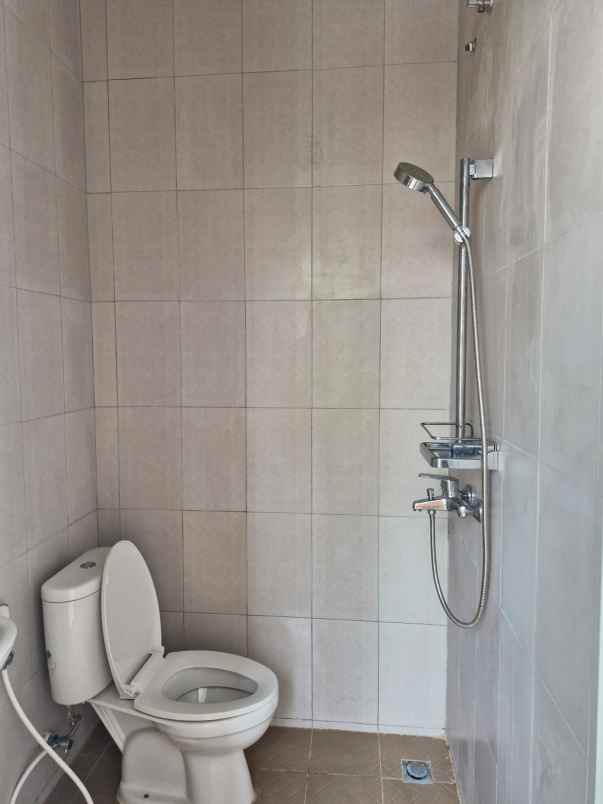 dijual rumah jakarta garden city