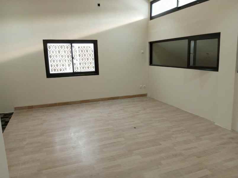 dijual rumah jalan alternatif kota