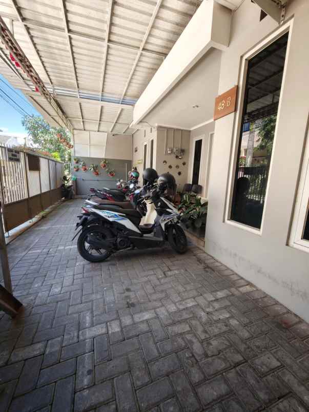 dijual rumah jalan bunga bunga suhat