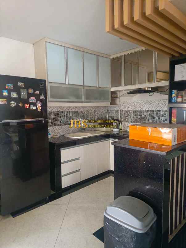 dijual rumah jalan bunga tanjung xi