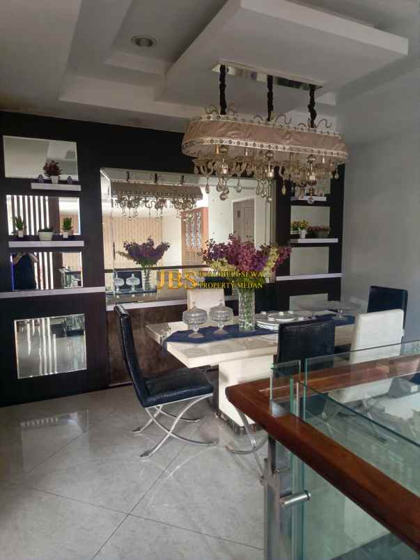 dijual rumah jalan bunga tanjung xi