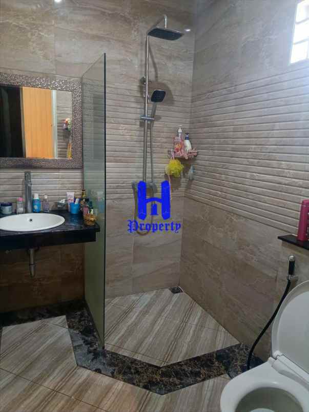 dijual rumah jalan bunga tanjung xi