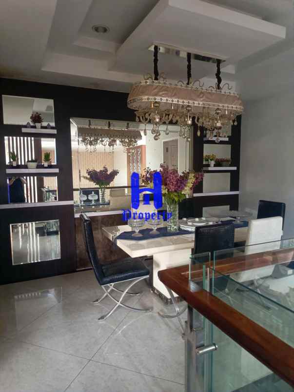 dijual rumah jalan bunga tanjung xi