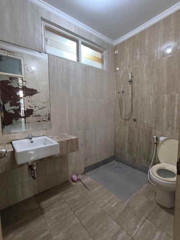 dijual rumah jalan cempaka putih tengah