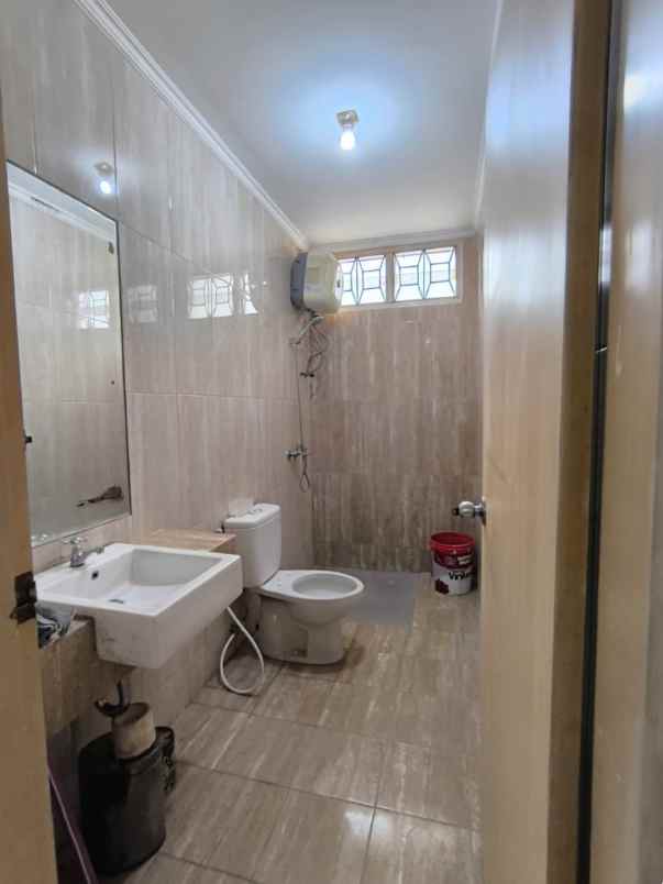 dijual rumah jalan cempaka putih tengah
