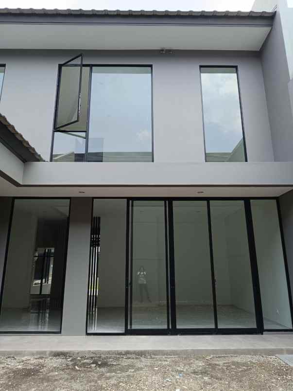 dijual rumah jalan citraland district 9