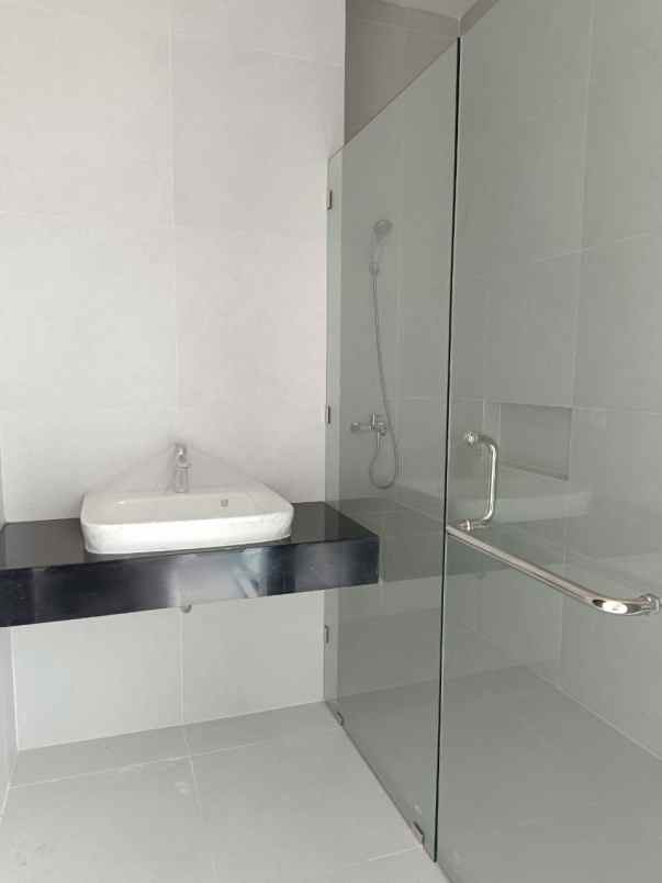 dijual rumah jalan citraland district 9