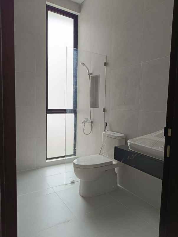 dijual rumah jalan citraland district 9