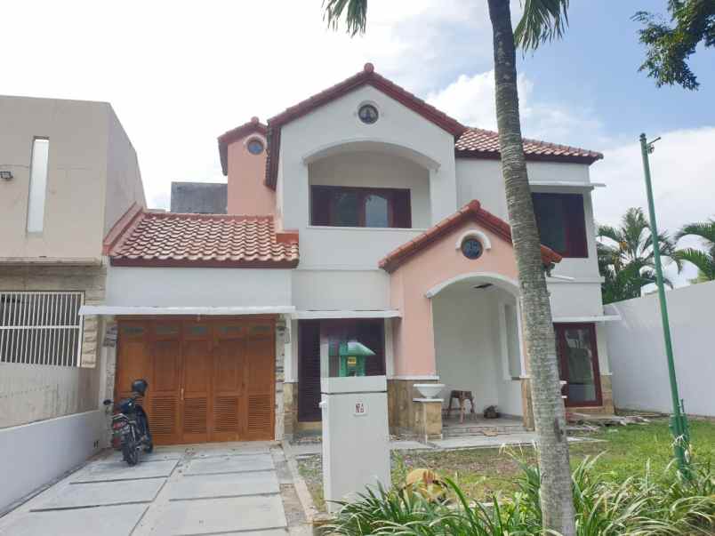 dijual rumah jalan crystal golf citraland
