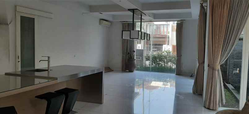 dijual rumah jalan darmo hill