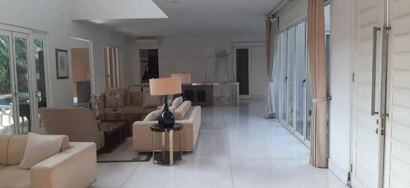 dijual rumah jalan darmo hill