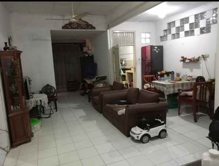 dijual rumah jalan flamboyan adiraga