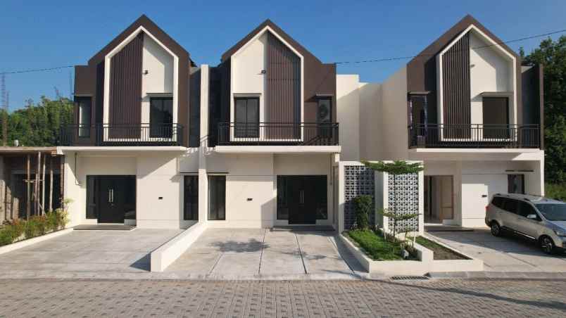 dijual rumah jalan kaliurang km 12