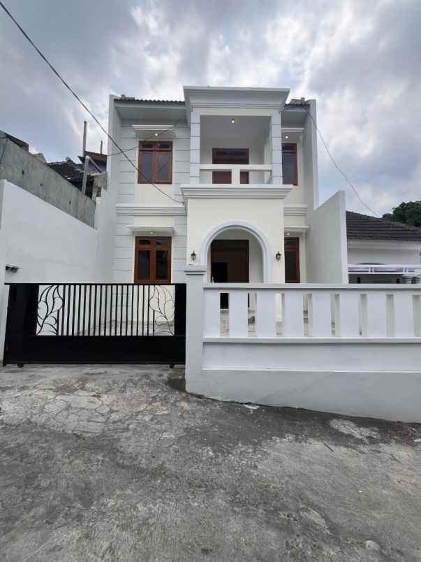 dijual rumah jalan kapiworo keduyo