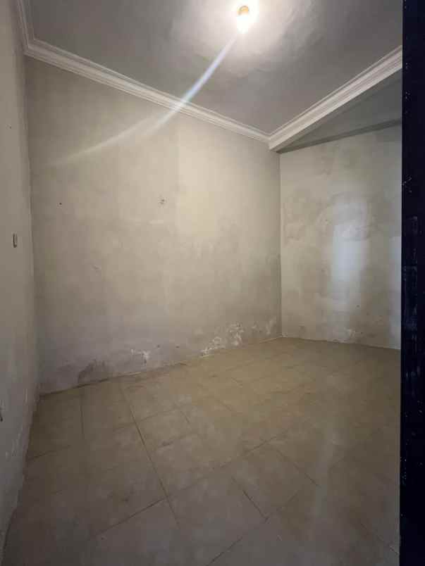 dijual rumah jalan kapiworo keduyo